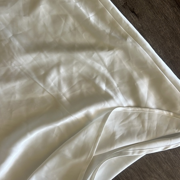 Elegant White Satin Skirt - Picture 2 of 5